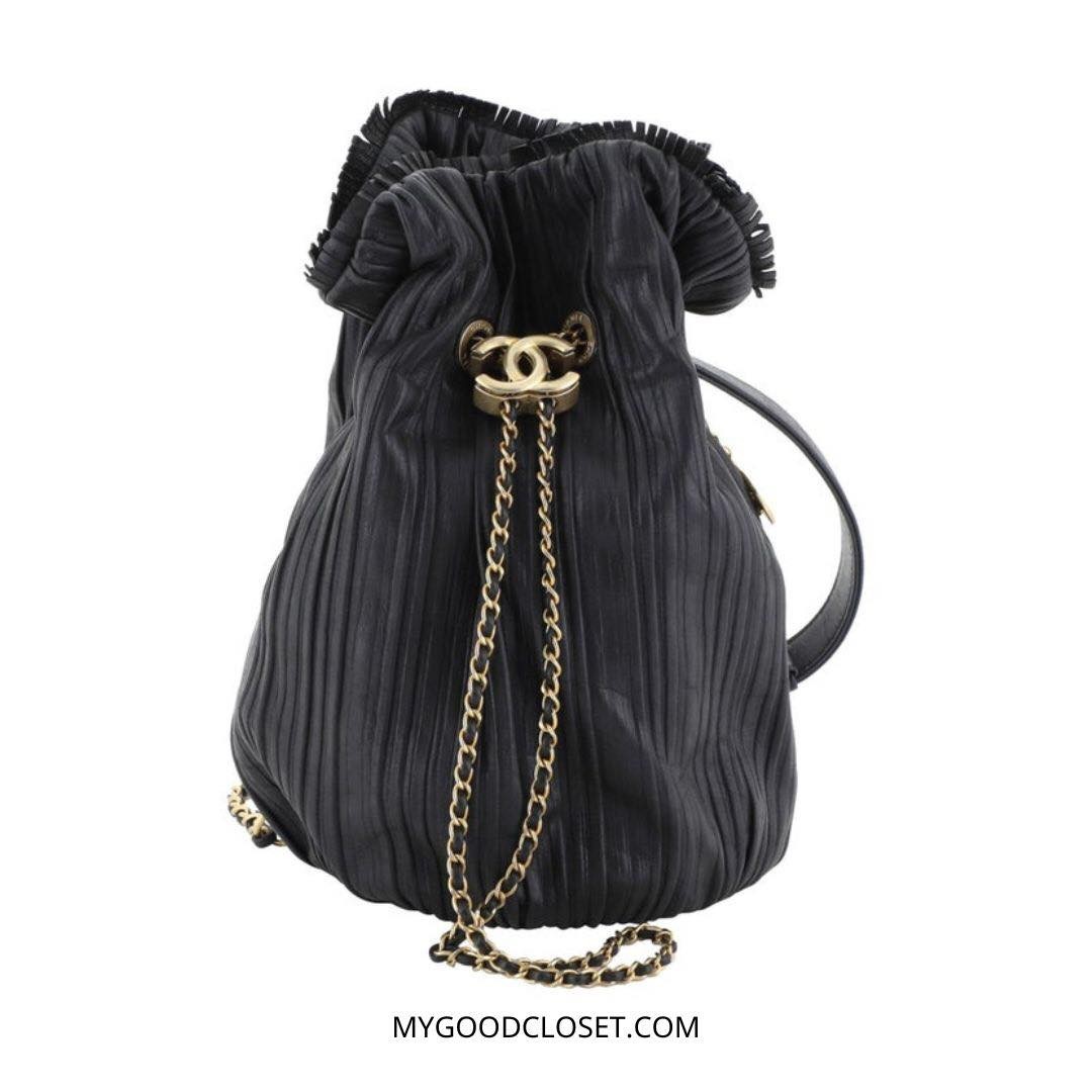 CHANEL Black Iridescent Crumpled Calfskin Coco Pleats Backpack 
It’s one of the Ancient Greek inspired handbags ,from the Greece Cruise collection 
discontinued and very hard to get
#chanel #cruise #collection #cruisecollection #preloved #likenew #sustainablefashion #mygoodcloset