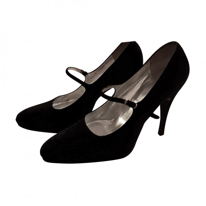 Dolce & Gabbana black Suide heels.
