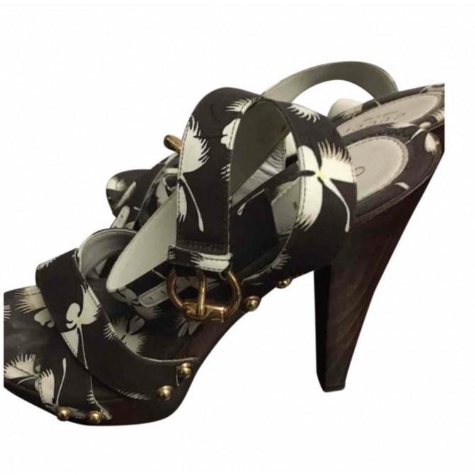 Gucci printed silk and leather heeled sandals size 37 or US7