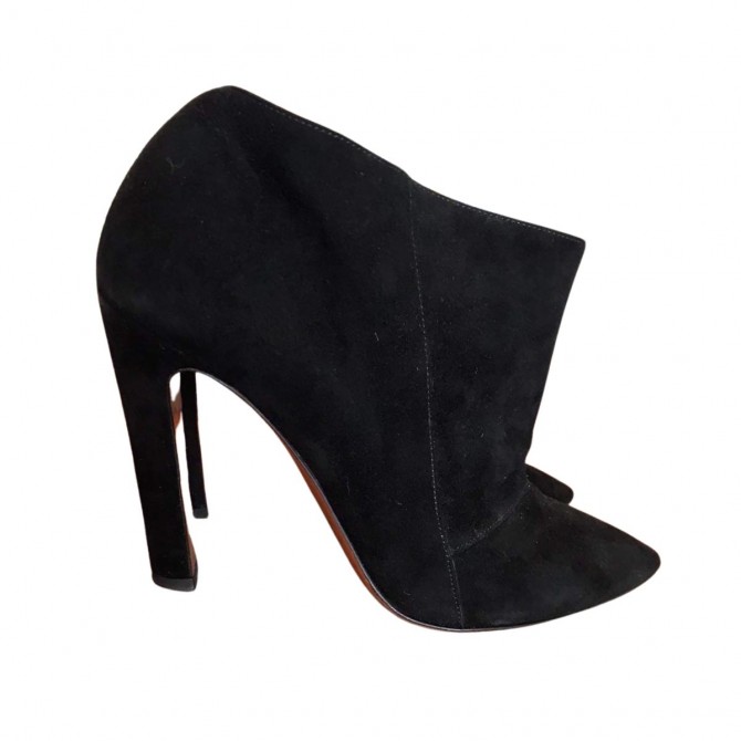 Calvin Klein collection black suede ankle boots size 39