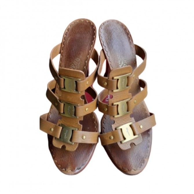 Ferragamo camel leather sandals size IT 39