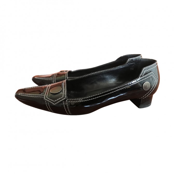 TOD'S patent leather black flats