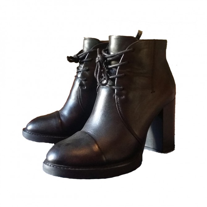 BLACK LEATHER  ANKLE BOOTS size IT38