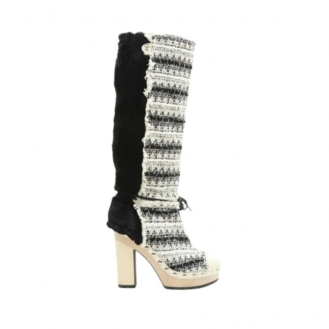 CHANEL black and white tweed and faux fur boots  size 36.5