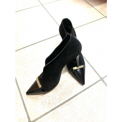 Gianna Kazakou heels