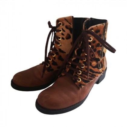 Brown leather lace up ankle boots size IT 39