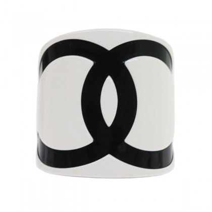 CHANEL Logo CC cuff bracelet 